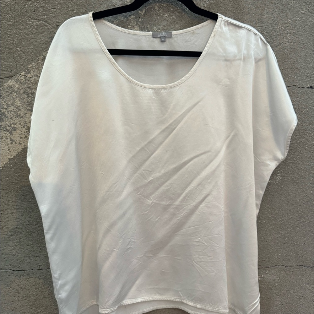 Lightweight White Women's Scoop Neck Top